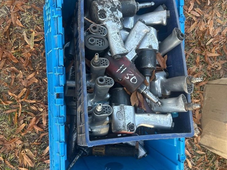 lot-of-air-guns-&-hand-tools-image-1