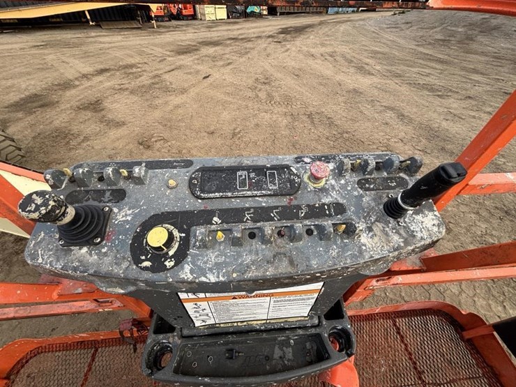 2013-jlg-400s-image-11