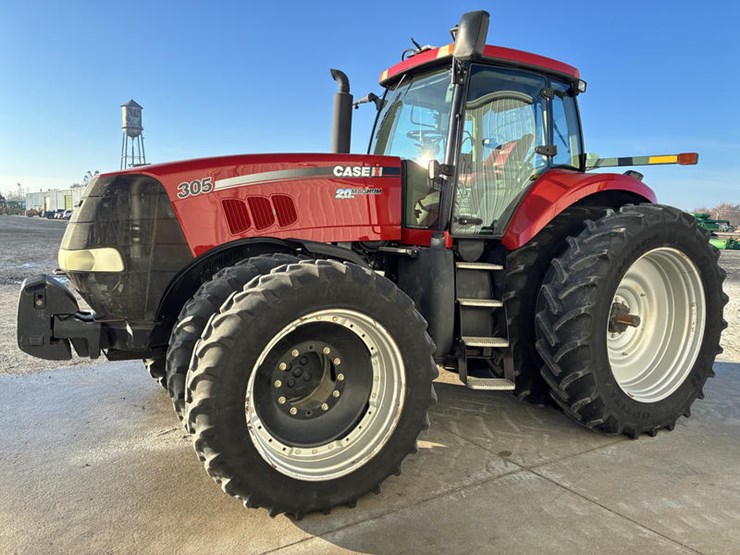 case-ih-magnum-305-image-12
