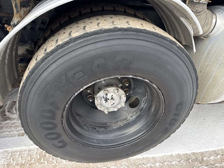 2007-international-7600-image-16