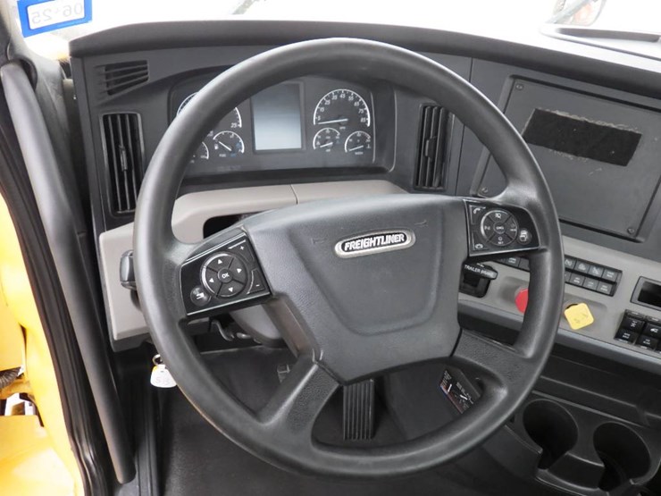 2019-freightliner-cascadia-126-image-20