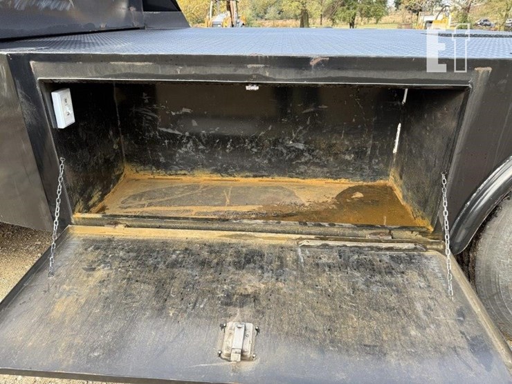 peterbilt-330-image-16