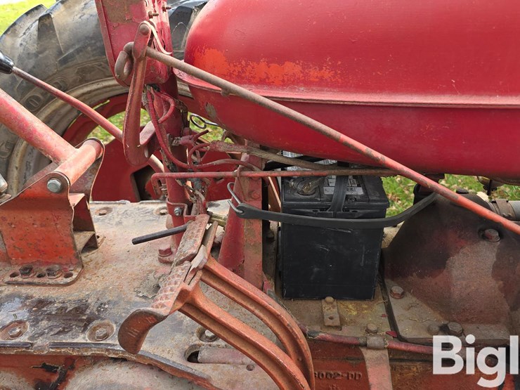 1951-farmall-m-2wd-tractor-image-14