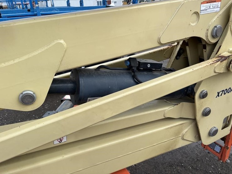 2014-jlg-x700aj-image-14