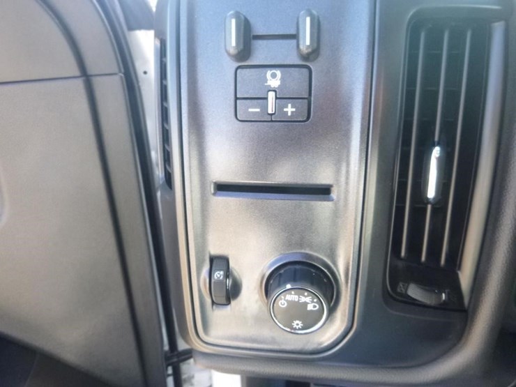 chevrolet-silverado-5500hd-image-16