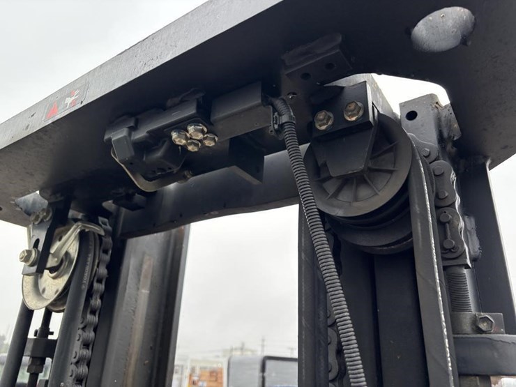 2011-toyota-8fgcu30-image-15