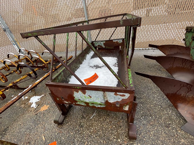 #6107-•-bale-feeder-(o12)-image-2