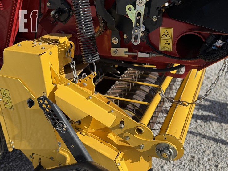 new-holland-roll-belt-560-image-30