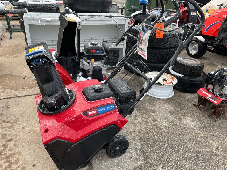 #6121-•-toro-single-stage-snow-blower-(o3)-image-1