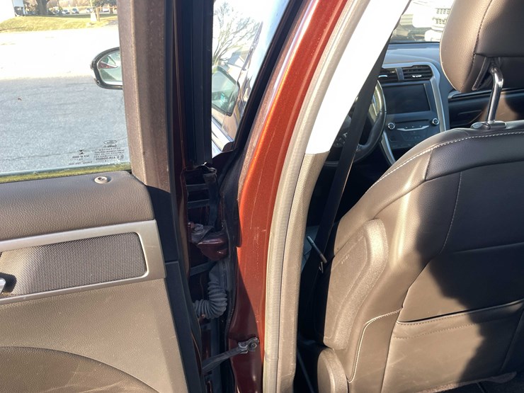 #1388-•-2015-ford-fusion-(has-wi-title)-(of)-image-67