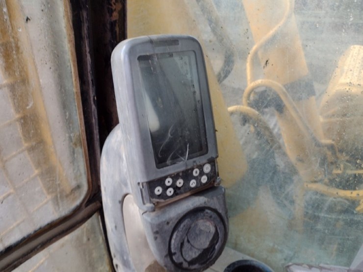 caterpillar-325d-image-7