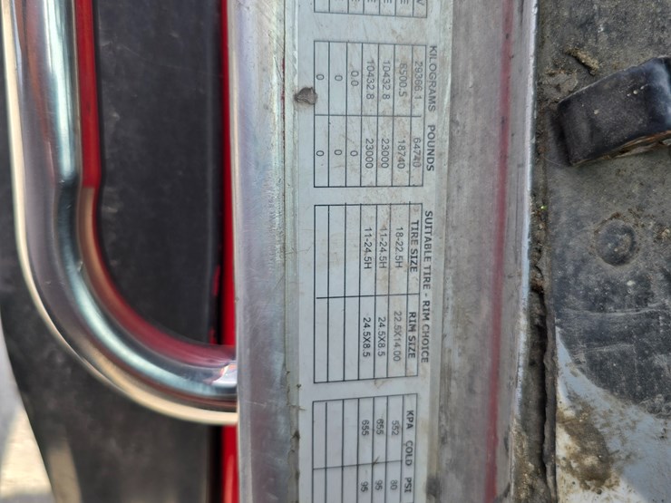 2003-peterbilt-320-image-52