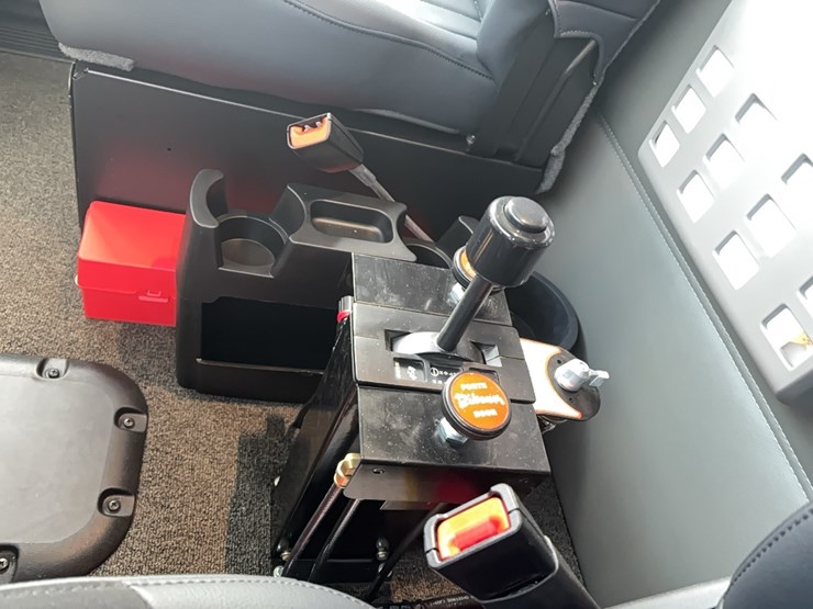 peterbilt-567-image-23