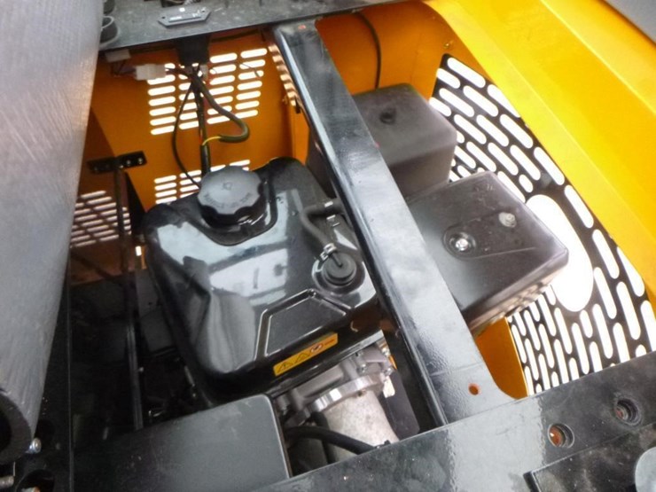 2025-vicsec-vc13c-hydraulic-excavator-image-24