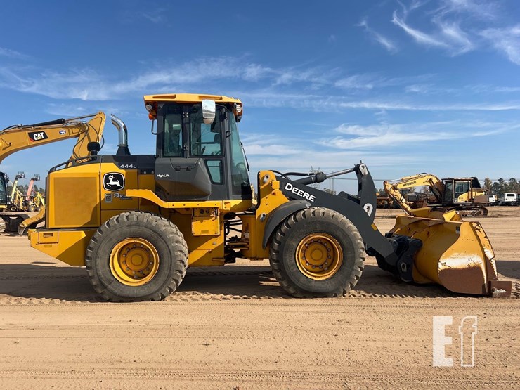 2020-deere-444l-image-5