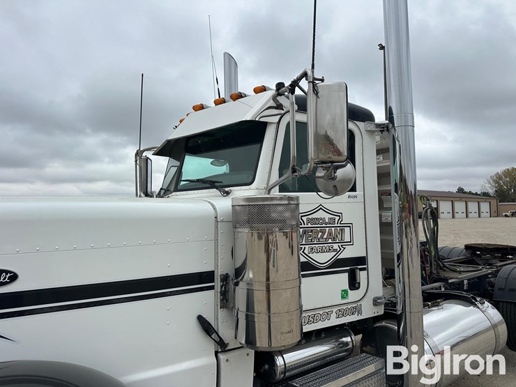 2016-peterbilt-389-image-16