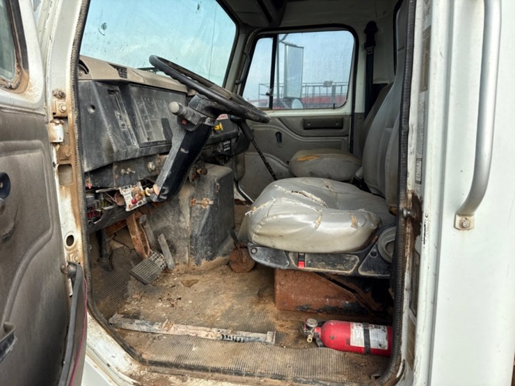 2001-international-4900-image-4