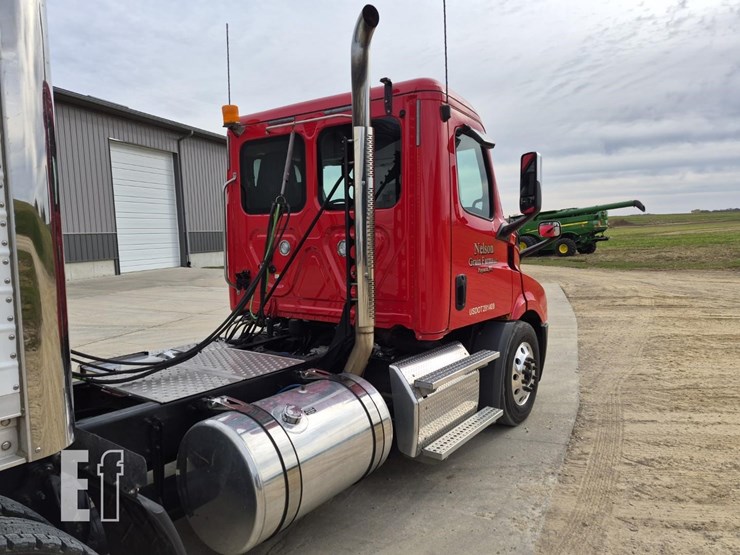 2018-freightliner-cascadia-116-image-8