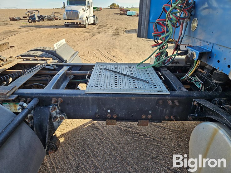 1999-freightliner-flc120-image-20