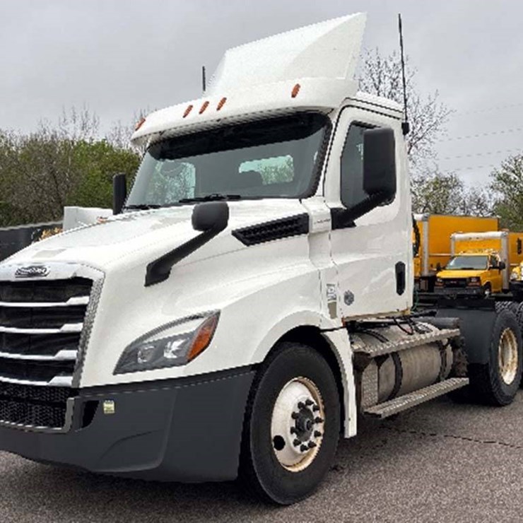 2020 FREIGHTLINER CASCADIA 126