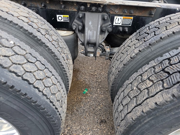 2017-peterbilt-579-image-100