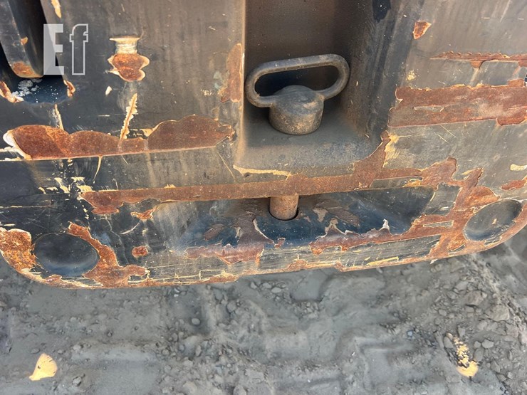 2018-jlg-742-image-19