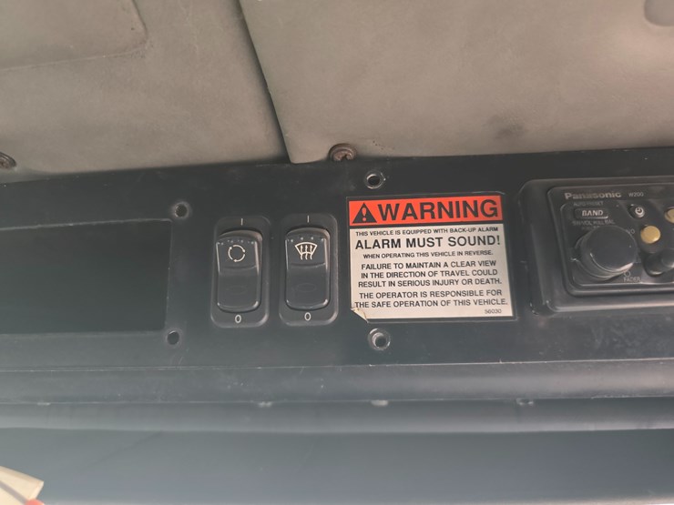 2003-peterbilt-320-image-63