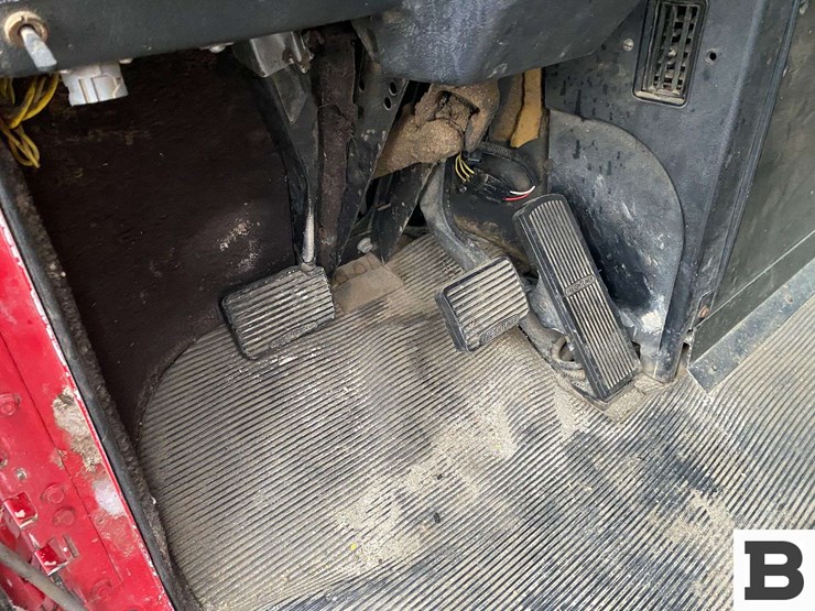 1993-freightliner-fld120-image-56