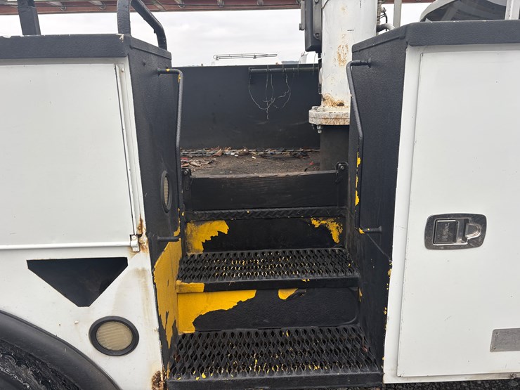 ford-f550-xl-image-12