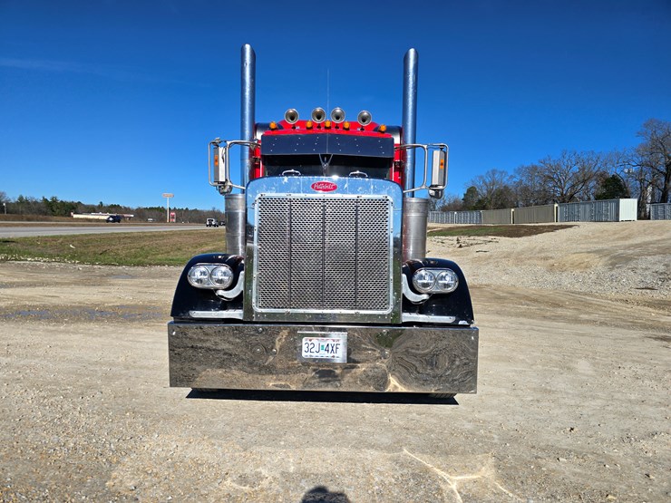 2005-peterbilt-379-image-55
