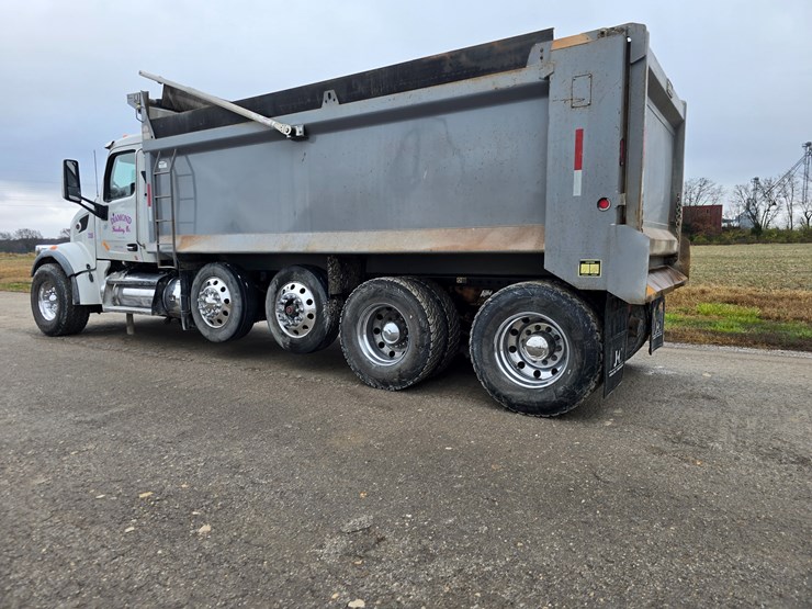 2020-peterbilt-567-image-19