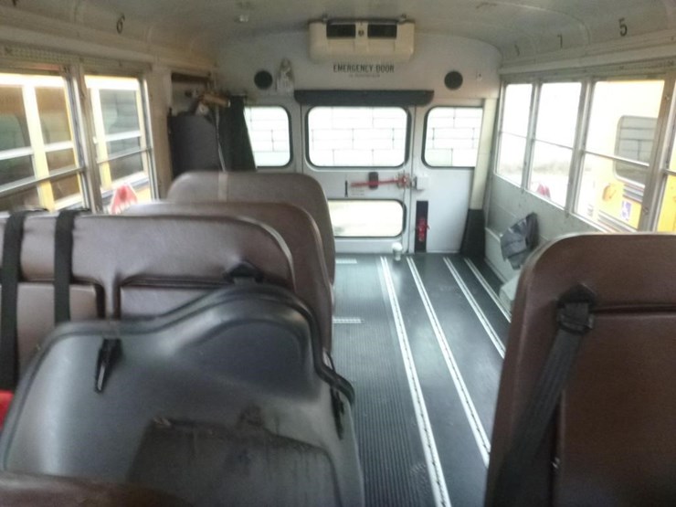 2004-ford-e450-image-12