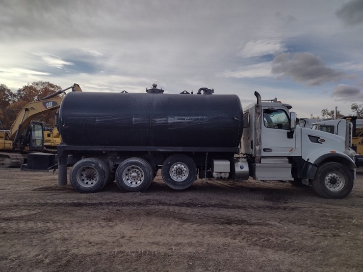 peterbilt-567-image-3