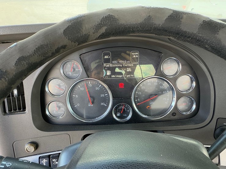 2016-kenworth-t880-image-30