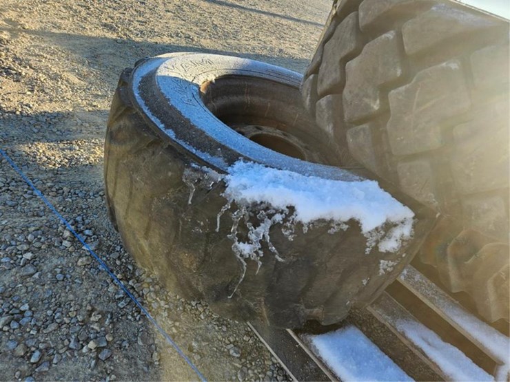 #3084-•-(3)-12-16.5tires-image-19