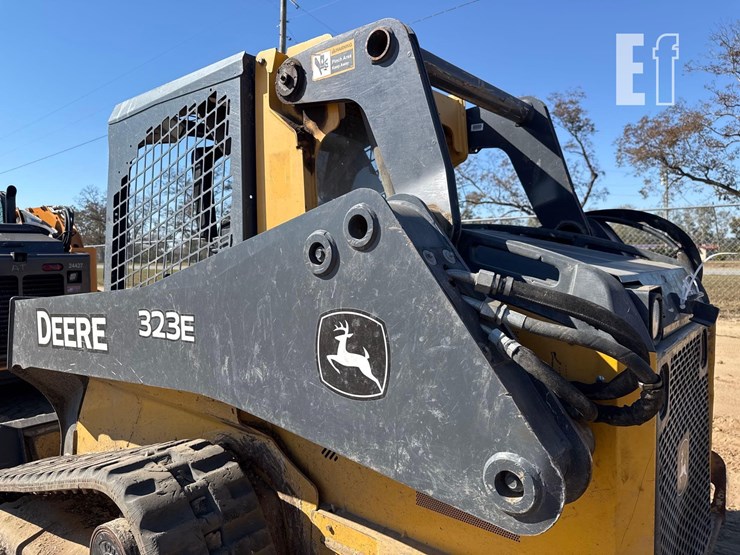 2017-deere-323e-image-18