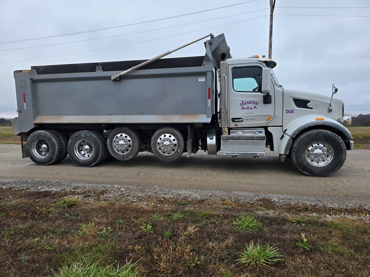 2020-peterbilt-567-image-41