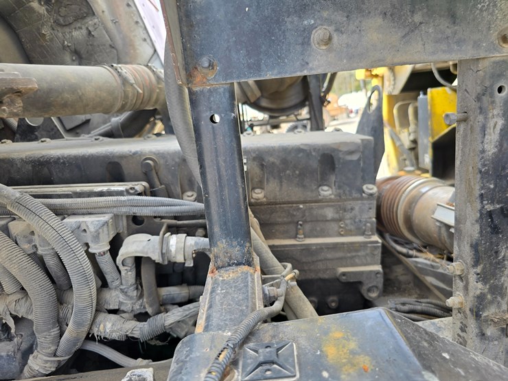 2003-peterbilt-320-image-84