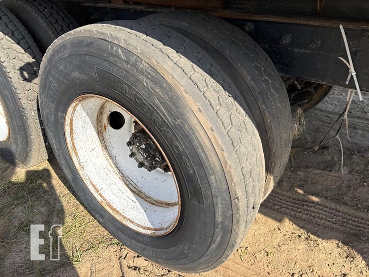 mack-t/a-dump-truck-image-13