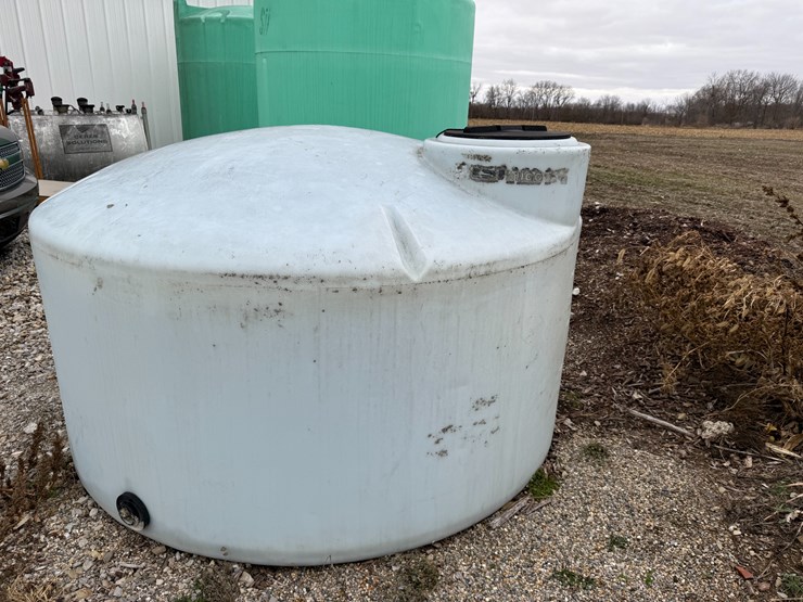#90-•-1100-gal-tank-image-2