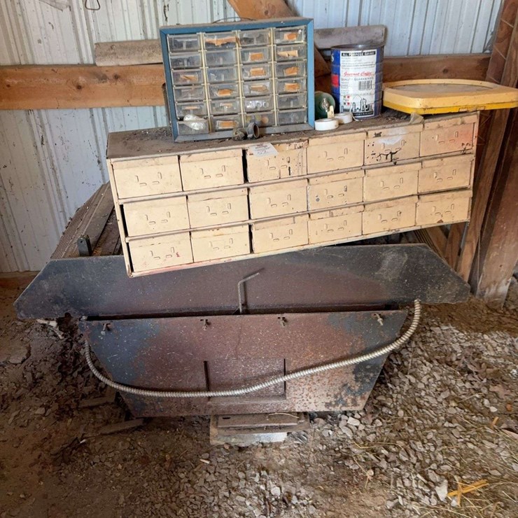 Organizers with hardware