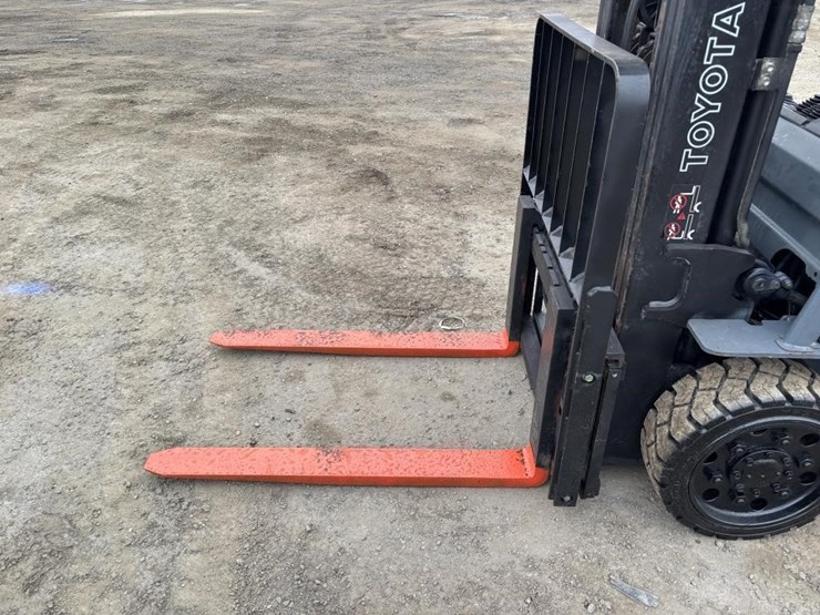 2011-toyota-8fgcu30-image-9