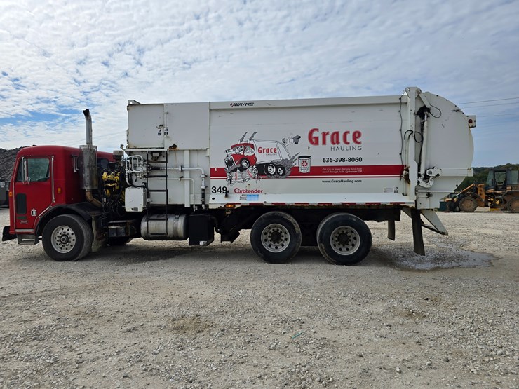 2003-peterbilt-320-image-11