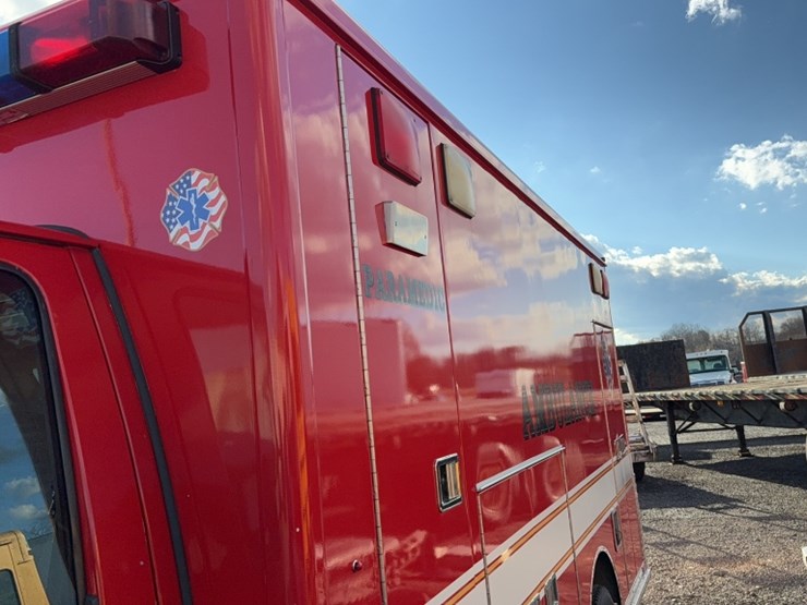 2004-ford-e450-image-13