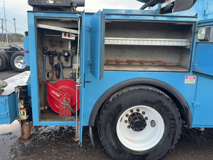 2012-peterbilt-337-image-10