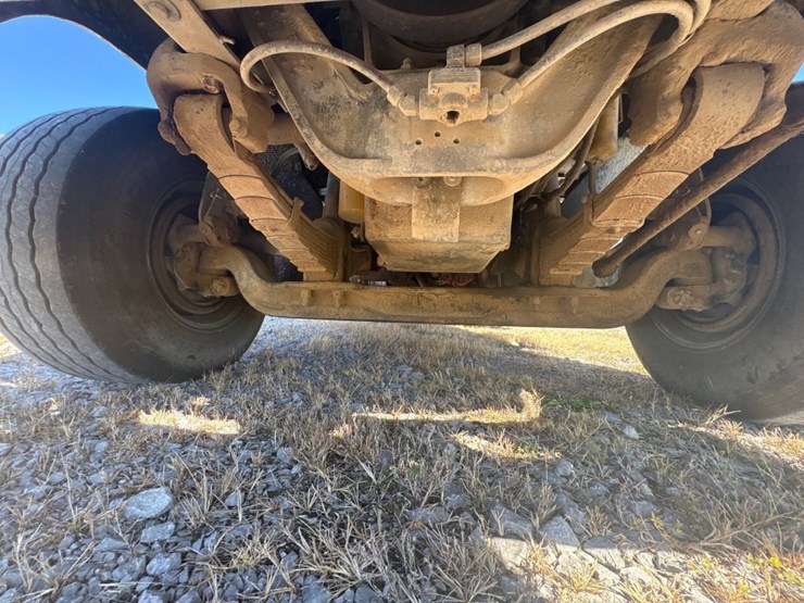 freightliner-fld120-image-15