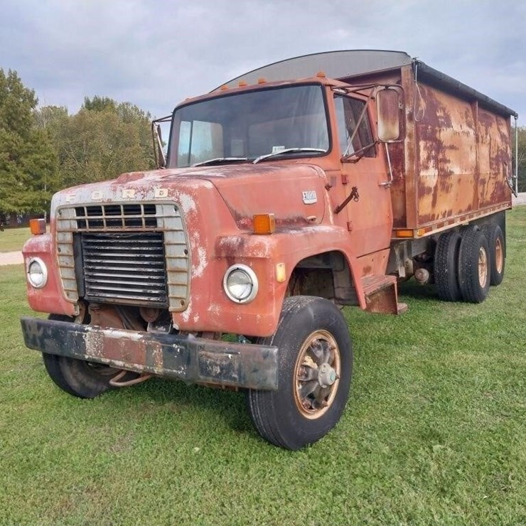 FORD 900