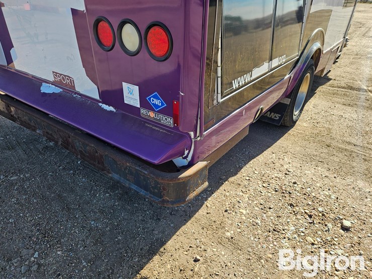 2010-ford-e450-image-16