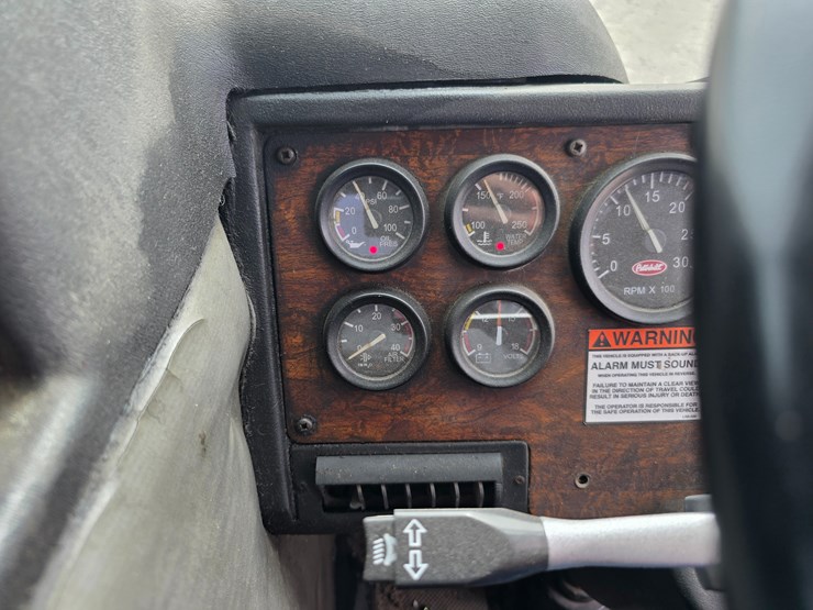 2003-peterbilt-320-image-57