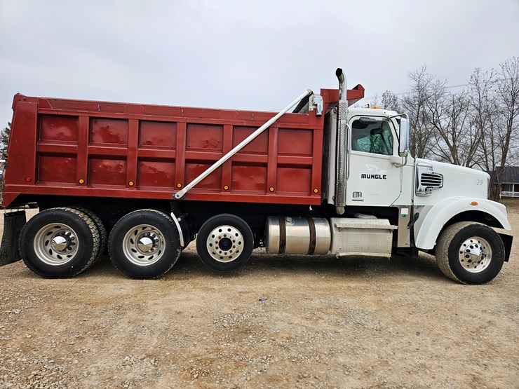 freightliner-122sd-image-23